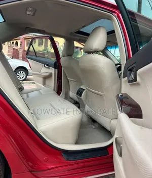 Toyota Camry XLE 4dr Sedan (2.5L 4cyl 6A) 2012 Red