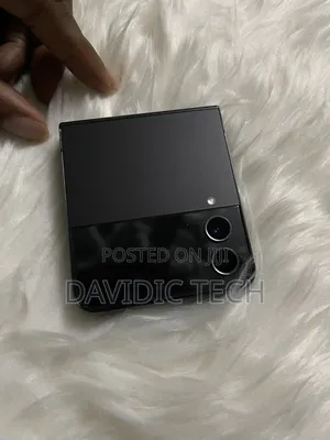 Samsung Galaxy Z Flip4 128 GB Black