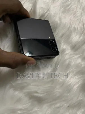 Samsung Galaxy Z Flip4 128 GB Black