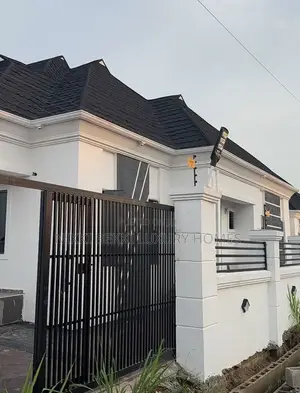 3bdrm Bungalow in Mowe Estate for sale