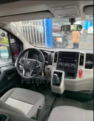 Toyota HiAce 2022 White