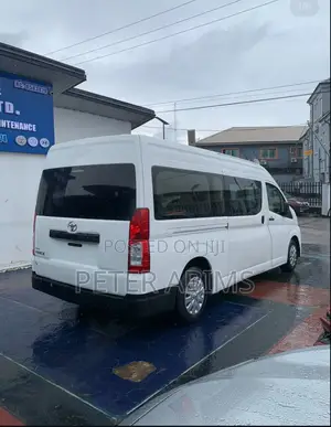 Toyota HiAce 2022 White