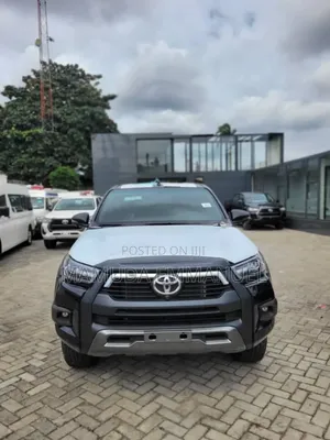 New Toyota Hilux 2024 Black