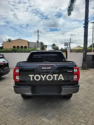 New Toyota Hilux 2024 Black