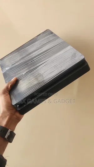 Playstation 4 Slim UK Used With 8 Games Hacked and 2 Controllers