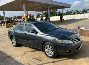 Toyota Camry LE 4dr Sedan (2.5L 4cyl 6A) 2011 Gray