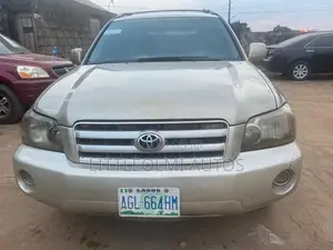 Toyota Highlander V6 FWD 2004 Gold