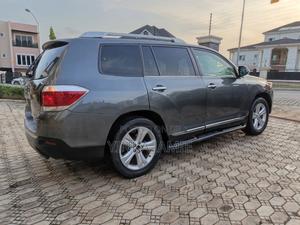 Toyota Highlander Limited 2011 Gray