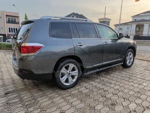 Toyota Highlander Limited 2011 Gray