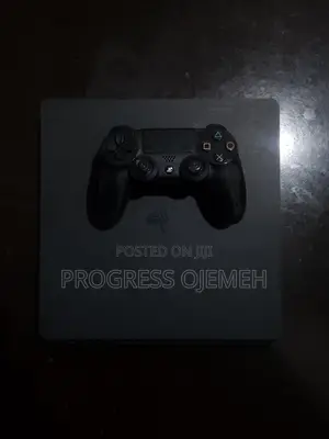 Play Station 4 Slim