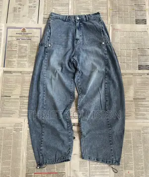 Baggy and Loose Fit Jeans