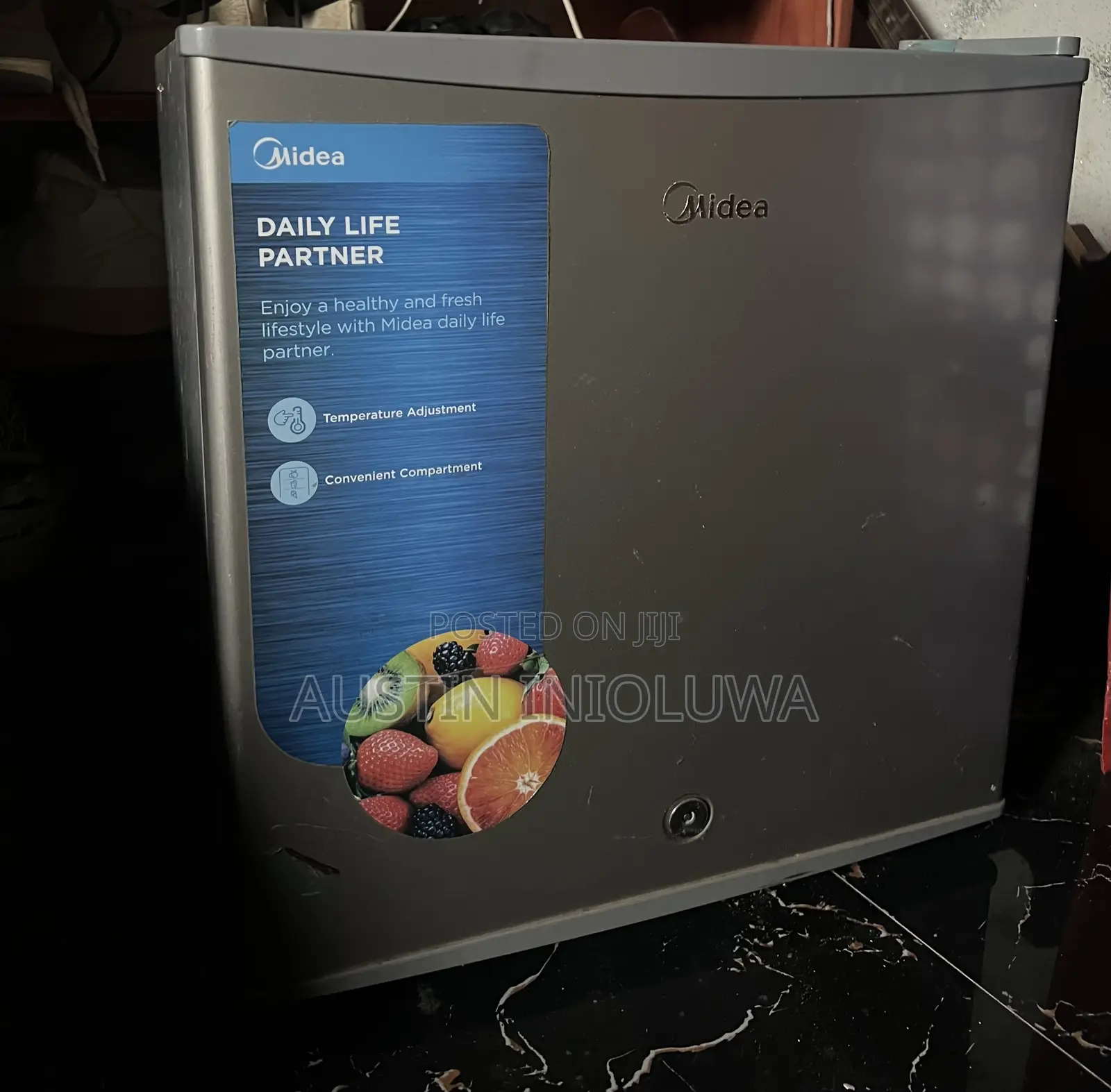 Midea HS-65L Single-Door Mini/Bar Refrigerator.