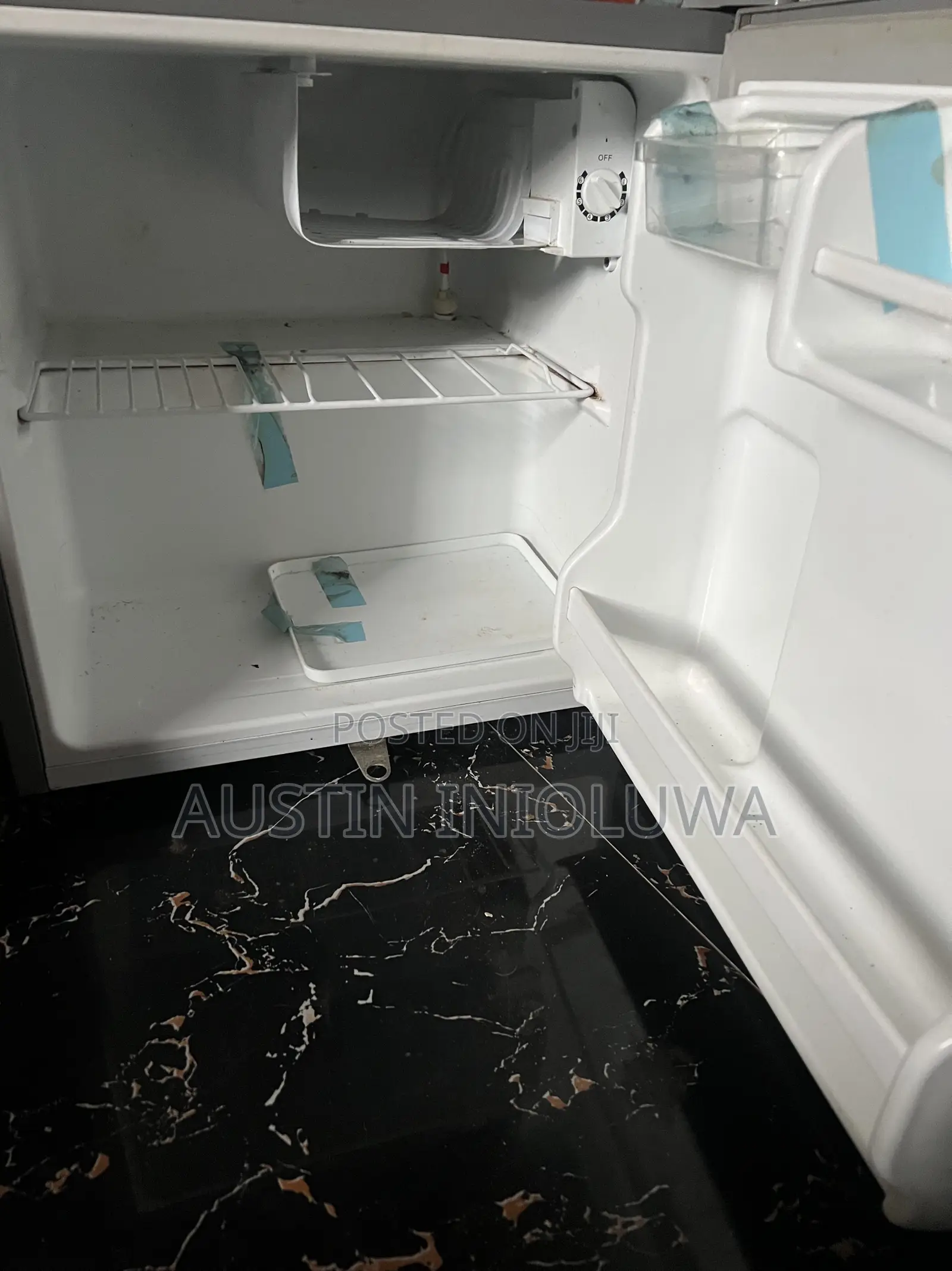 Midea HS-65L Single-Door Mini/Bar Refrigerator.