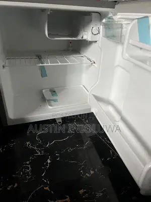 Midea HS-65L Single-Door Mini/Bar Refrigerator.