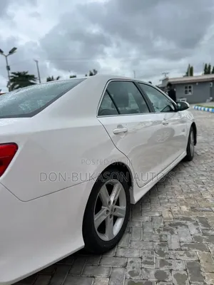 Toyota Camry XLE 4dr Sedan (2.5L 4cyl 6A) 2012 White