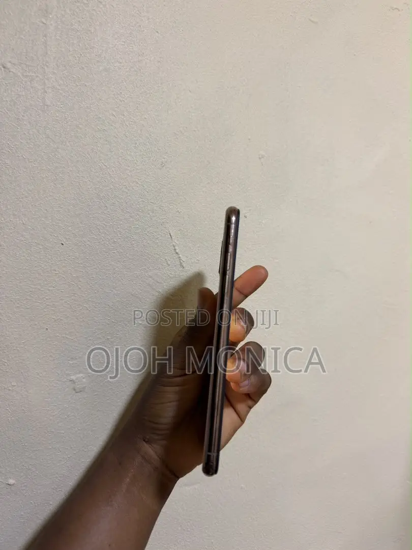 Apple iPhone 11 Pro Max 64 GB Gold
