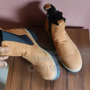 Brand New Boots for Unisex Wears