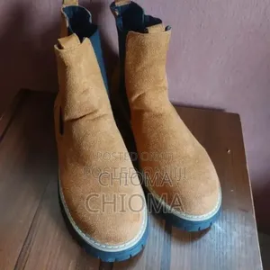 Brand New Boots for Unisex Wears