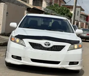 Toyota Camry SE V6 4dr Sedan (3.5L 6cyl 6AM) 2007 White