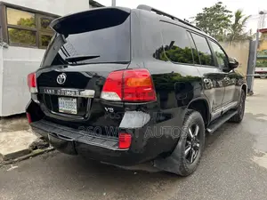 Toyota Land Cruiser 4.6 V8 GX-R 2013 Black