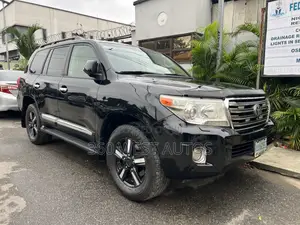 Toyota Land Cruiser 4.6 V8 GX-R 2013 Black