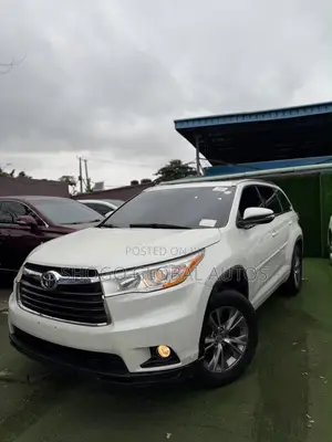 Toyota Highlander XLE 4dr SUV (3.5L 6cyl 6A) 2014 White