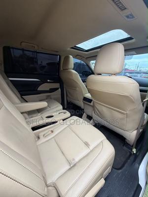Toyota Highlander XLE 4dr SUV (3.5L 6cyl 6A) 2014 White