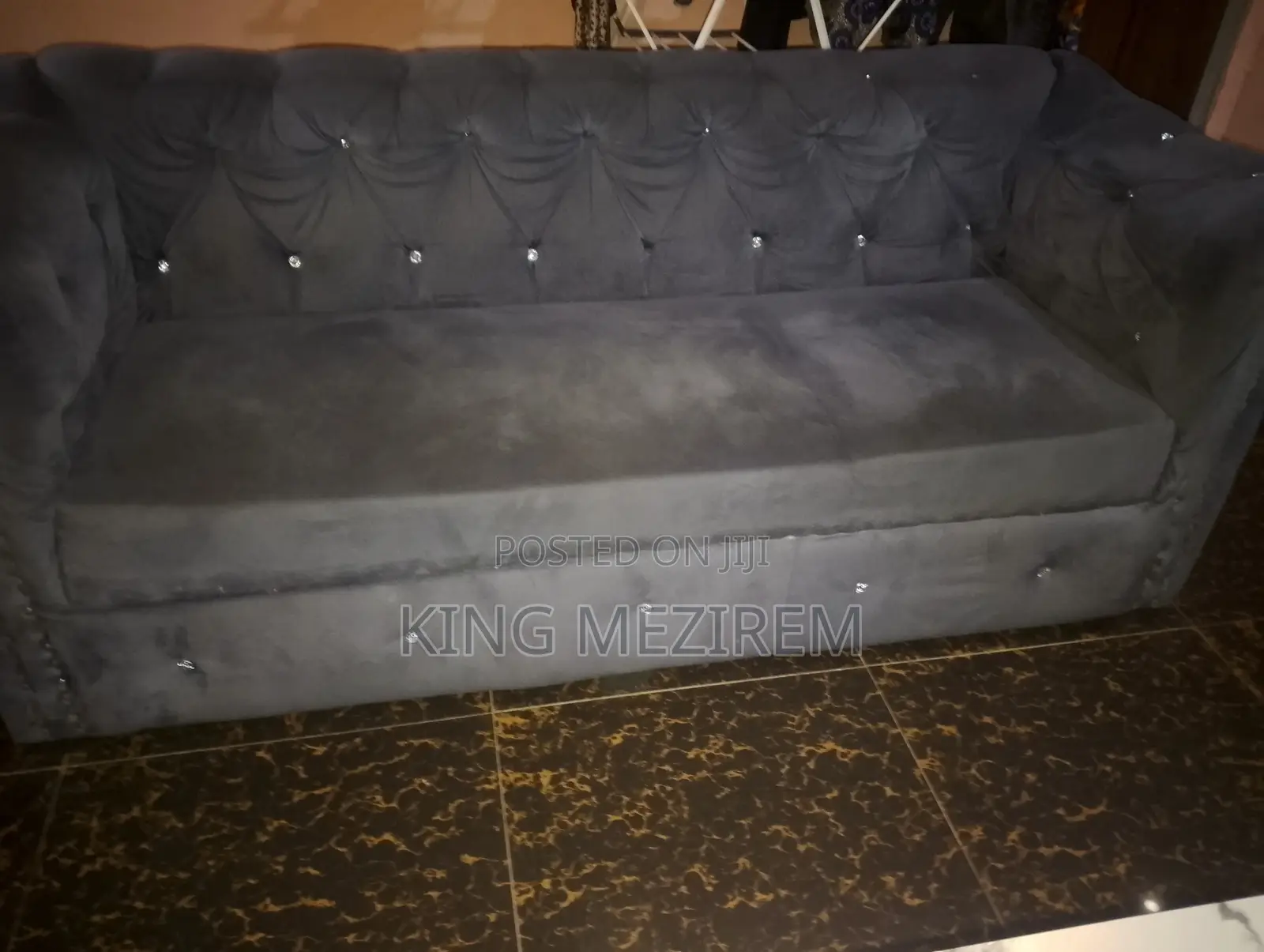 5 Seaters Couch Neatly Used