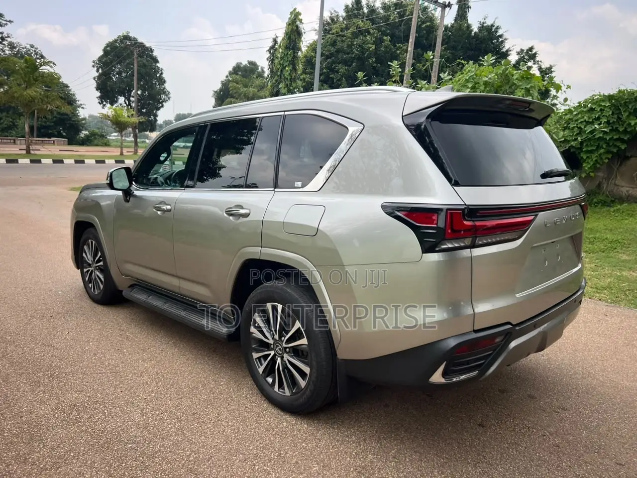 Lexus LX 2023 Silver