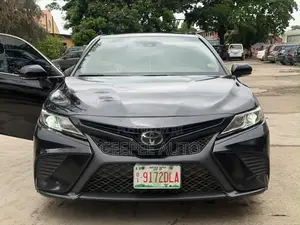 Toyota Camry SE FWD (2.5L 4cyl 8AM) 2018 Black
