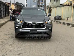 Toyota Highlander XLE 2021 Gray