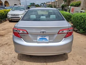 Toyota Camry LE 4dr Sedan (2.5L 4cyl 6A) 2012 Silver