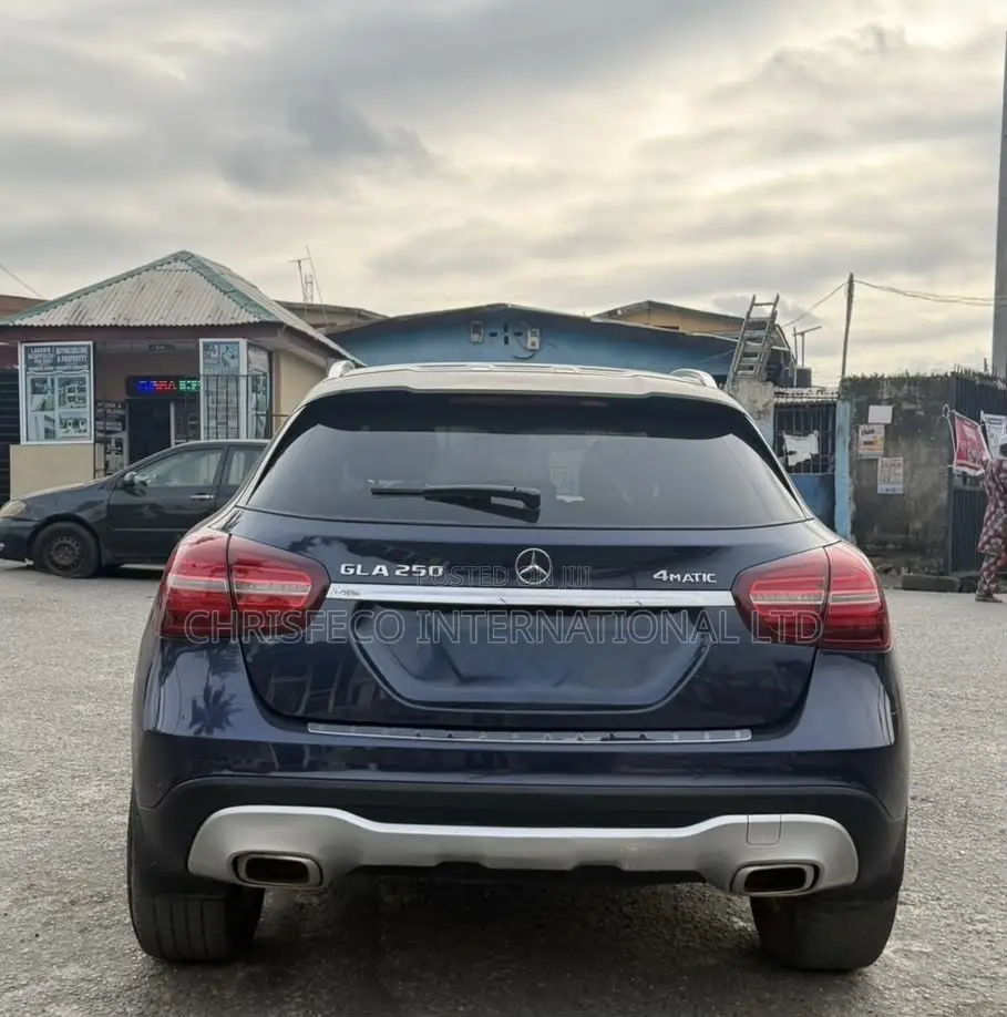 Mercedes-Benz GLA 250 2017 Blue