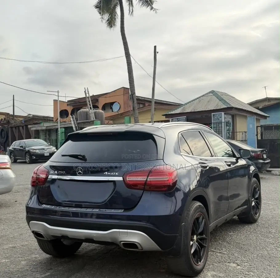 Mercedes-Benz GLA 250 2017 Blue