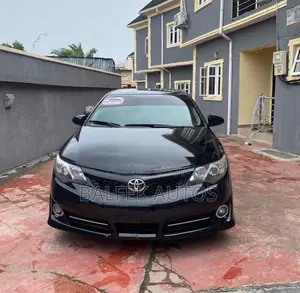 Toyota Camry XLE 4dr Sedan (2.5L 4cyl 6A) 2013 Black