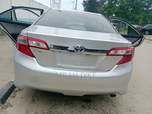Toyota Camry XLE 4dr Sedan (2.5L 4cyl 6A) 2012 Silver