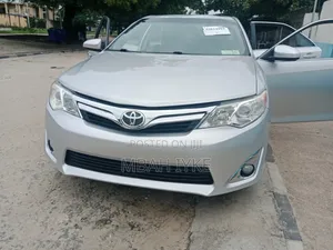 Toyota Camry XLE 4dr Sedan (2.5L 4cyl 6A) 2012 Silver