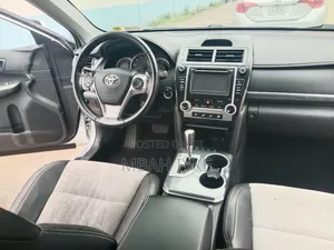 Toyota Camry XLE 4dr Sedan (2.5L 4cyl 6A) 2012 Silver
