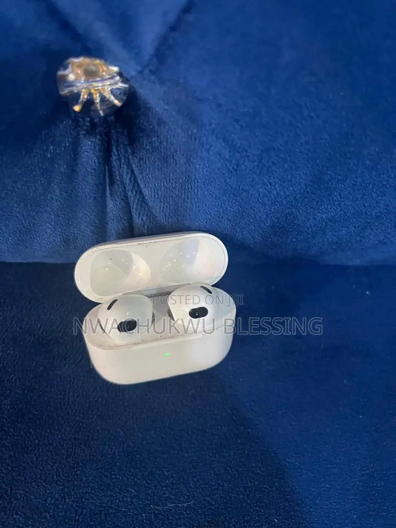 American Apple AirPod