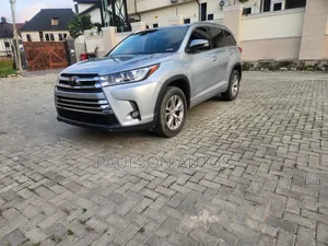 Toyota Highlander XLE 4dr SUV (3.5L 6cyl 6A) 2014 Silver
