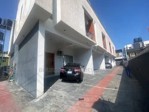 4bdrm Duplex in Lekki Conversation for rent