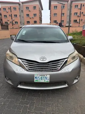 Toyota Sienna 2011 Gray