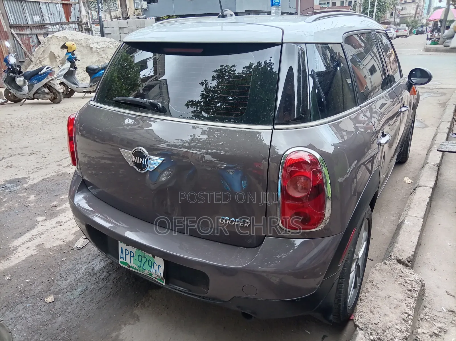 Mini Cooper 2011 Brown