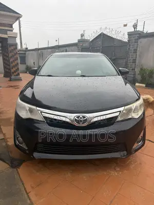Toyota Camry XLE 4dr Sedan (2.5L 4cyl 6A) 2013 Black