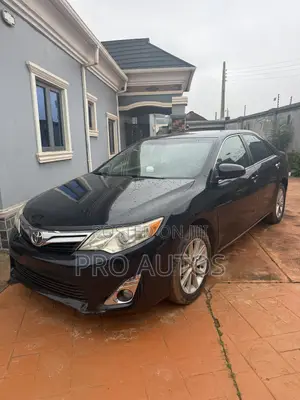 Toyota Camry XLE 4dr Sedan (2.5L 4cyl 6A) 2013 Black