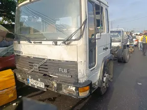 Volvo FL6 2002 White