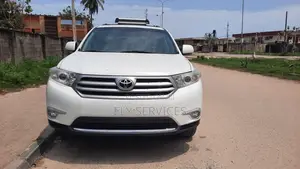 Toyota Highlander SE 2012 White