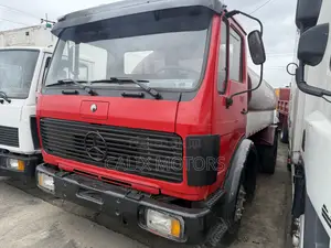Foreign Used Mercedes Benz Water Tanker Truck.