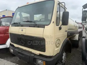 Foreign Used Mercedes Benz Water Tanker Truck.