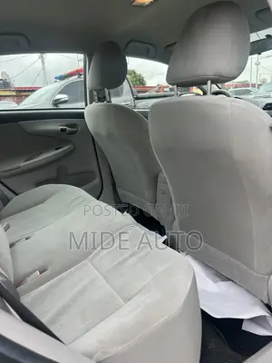 Toyota Corolla LE 4dr Sedan (1.8L 4cyl 4A) 2011 Gray